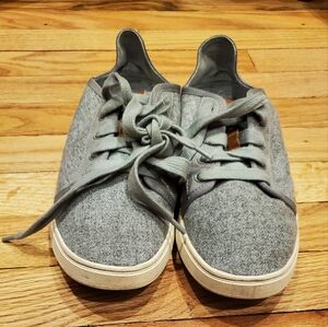 OluKai Pehuea Li Hulu Convertible women’s gray sneakers with leather outsole.